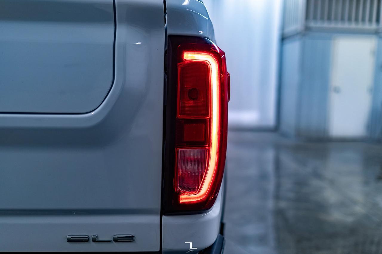 2023 GMC Sierra 2500HD 4x4 Crew Cab SLE PSeat Red Deer AB