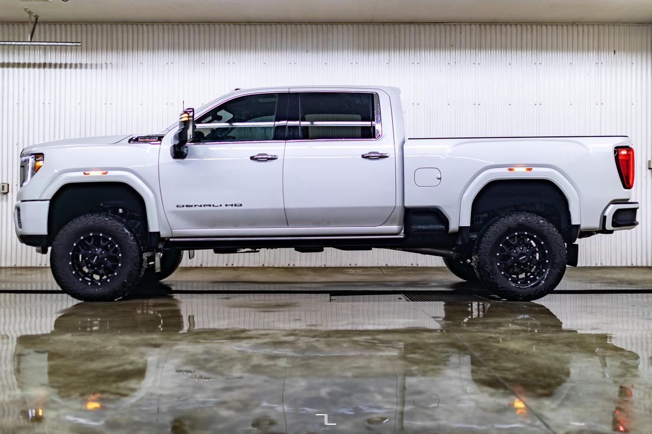 2023 GMC Sierra 3500HD 4x4 Crew Cab Denali Diesel Leather Roof Nav 6" Lift Red Deer AB