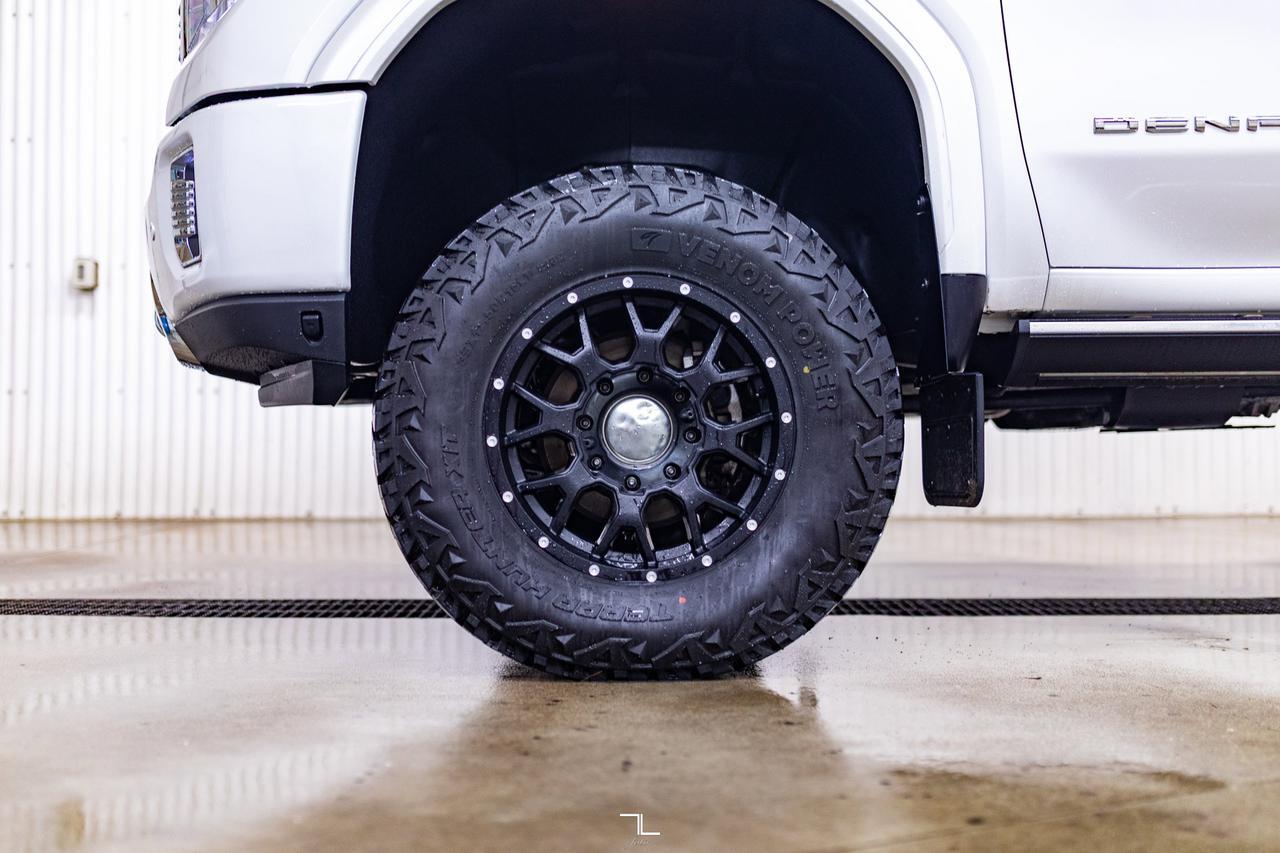 2023 GMC Sierra 3500HD 4x4 Crew Cab Denali Diesel Leather Roof Nav 6" Lift Red Deer AB