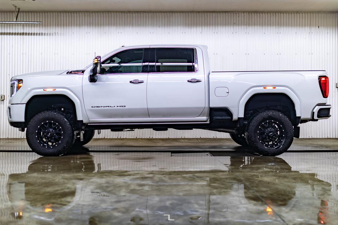 2023 GMC Sierra 3500HD 4x4 Crew Cab Denali Diesel Leather Roof Nav 6" Lift Red Deer AB