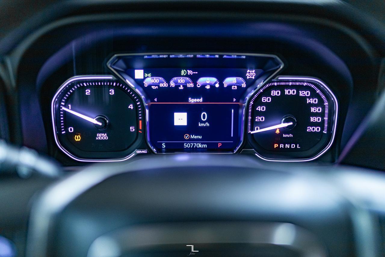 2023 GMC Sierra 3500HD 4x4 Crew Cab Denali Diesel Leather Roof Nav 6" Lift Red Deer AB