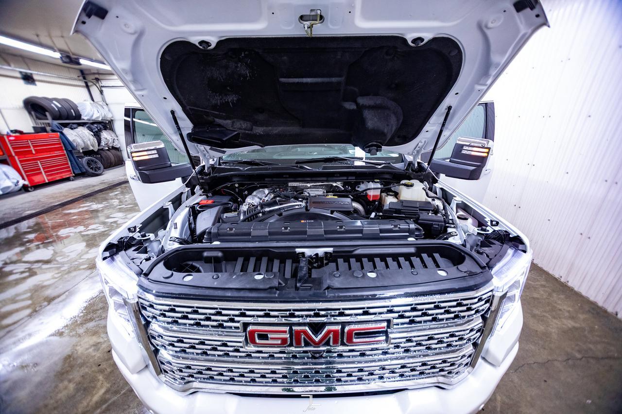 2023 GMC Sierra 3500HD 4x4 Crew Cab Denali Diesel Leather Roof Nav 6" Lift Red Deer AB