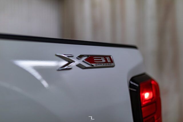 2023 GMC Sierra 3500HD 4x4 Crew Cab SLE X31 Diesel BCam Red Deer AB