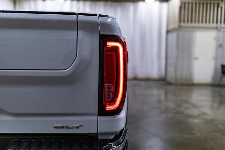 2023 GMC Sierra 3500HD 4x4 Crew Cab SLT Longbox Diesel Leather Nav BCam Red Deer AB 2023 GMC Sierra 3500HD 4x4 Crew Cab SLT Longbox Diesel Leather Nav BCam Red Deer AB