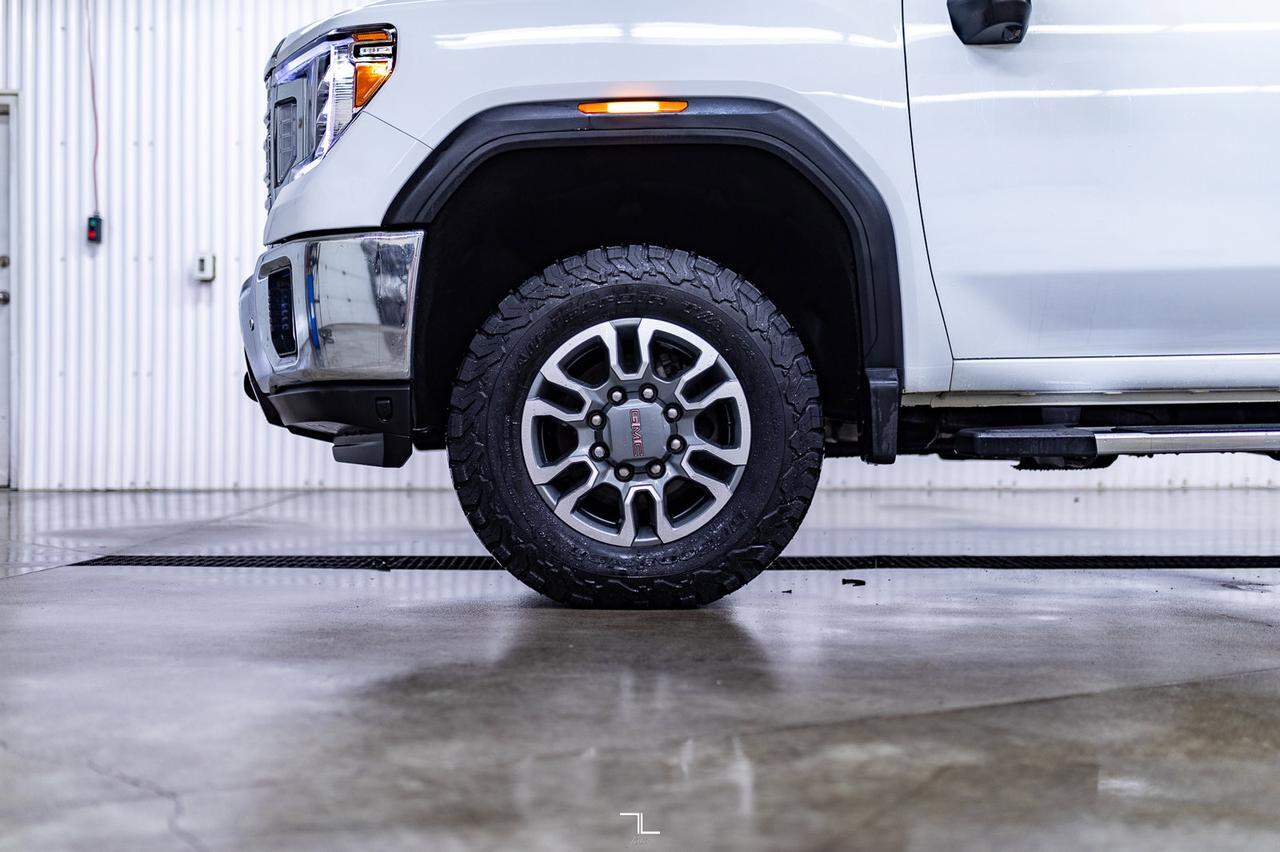 2023 GMC Sierra 3500HD 4x4 Crew Cab SLT Longbox Diesel Leather Nav BCam Red Deer AB