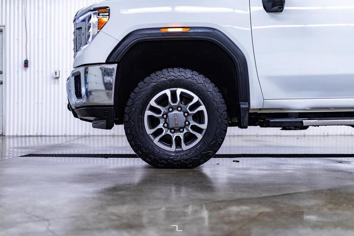 2023 GMC Sierra 3500HD 4x4 Crew Cab SLT Longbox Diesel Leather Nav BCam Red Deer AB 2023 GMC Sierra 3500HD 4x4 Crew Cab SLT Longbox Diesel Leather Nav BCam Red Deer AB