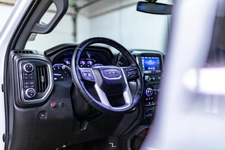 2023 GMC Sierra 3500HD 4x4 Crew Cab SLT Longbox Diesel Leather Nav BCam Red Deer AB 2023 GMC Sierra 3500HD 4x4 Crew Cab SLT Longbox Diesel Leather Nav BCam Red Deer AB