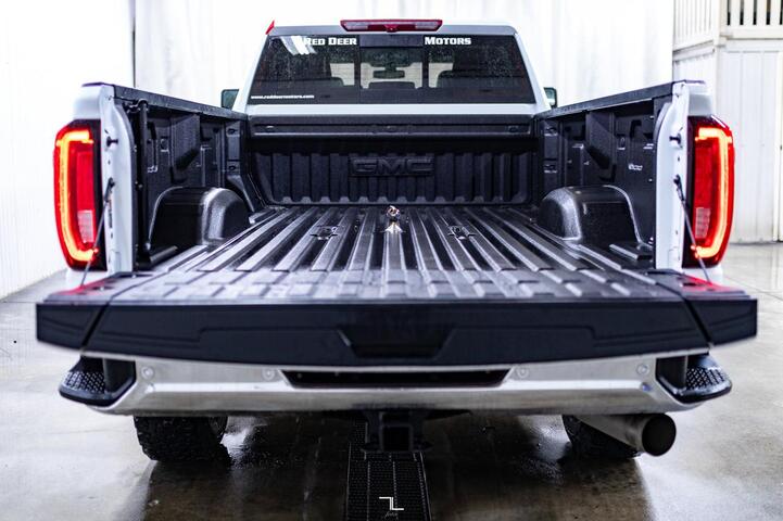 2023 GMC Sierra 3500HD 4x4 Crew Cab SLT Longbox Diesel Leather Nav BCam Red Deer AB 2023 GMC Sierra 3500HD 4x4 Crew Cab SLT Longbox Diesel Leather Nav BCam Red Deer AB
