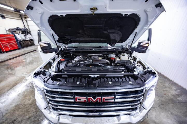 2023 GMC Sierra 3500HD 4x4 Crew Cab SLT Longbox Diesel Leather Nav BCam Red Deer AB 2023 GMC Sierra 3500HD 4x4 Crew Cab SLT Longbox Diesel Leather Nav BCam Red Deer AB