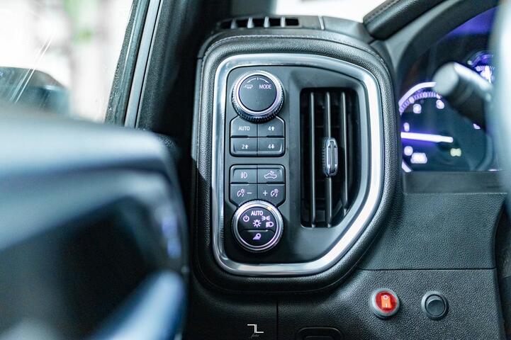 2023 GMC Sierra 3500HD 4x4 Crew Cab SLT Longbox Diesel Leather Nav BCam Red Deer AB 2023 GMC Sierra 3500HD 4x4 Crew Cab SLT Longbox Diesel Leather Nav BCam Red Deer AB