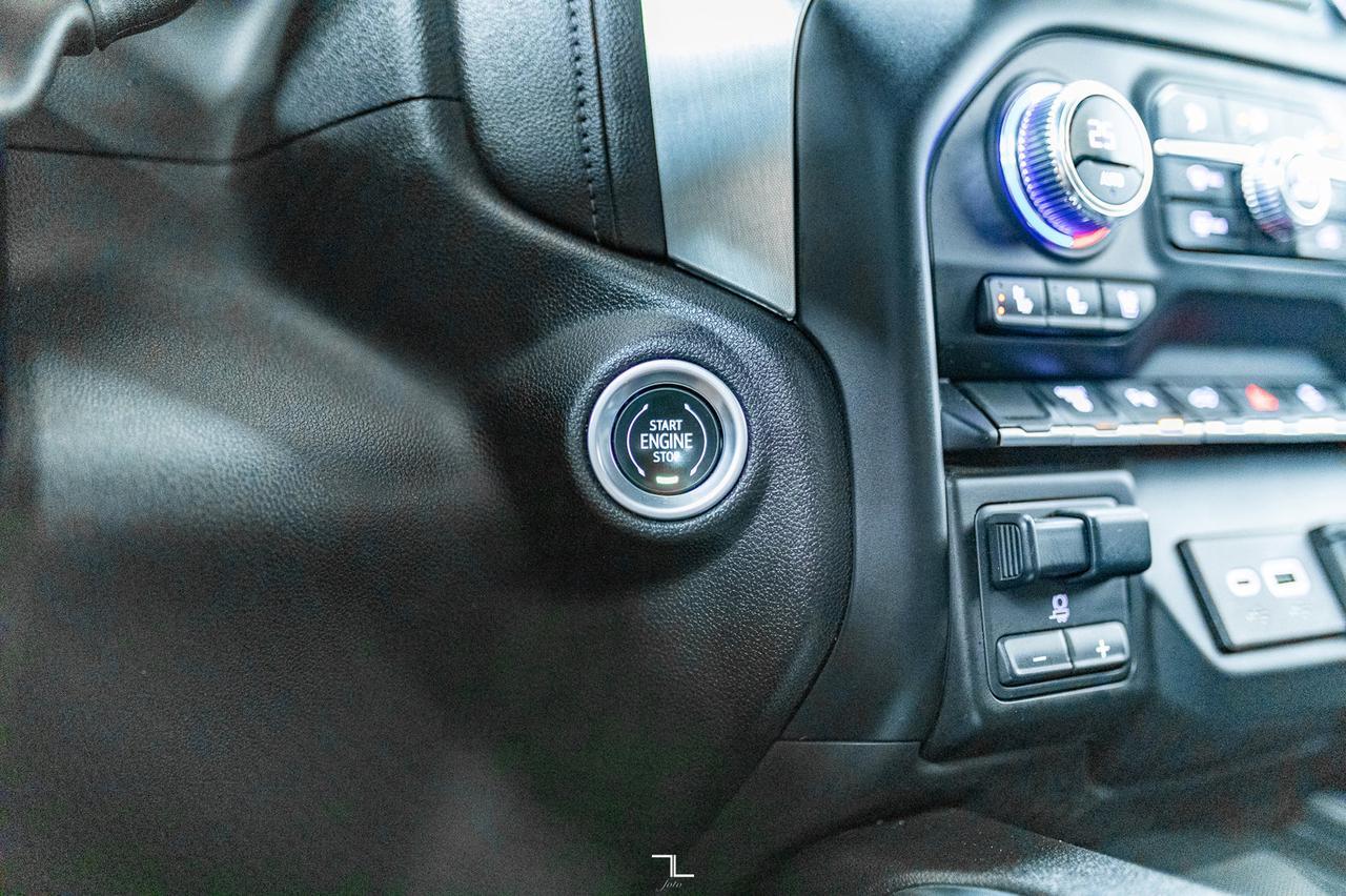 2023 GMC Sierra 3500HD 4x4 Crew Cab SLT Longbox Diesel Leather Nav BCam Red Deer AB