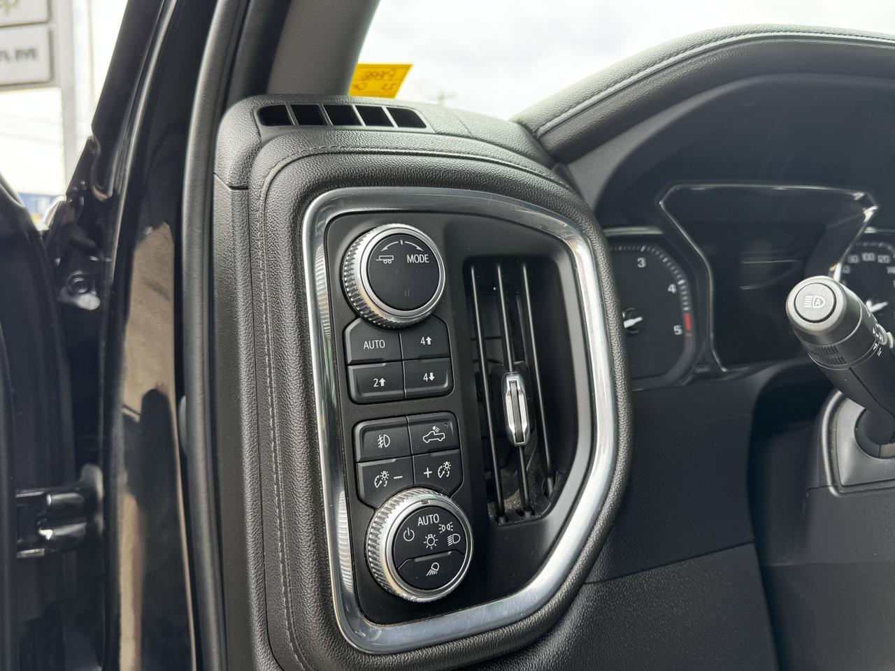 2023 GMC Sierra 3500HD Denali Crew Cab 4WD | Low KMs | Duramax Diesel V8 | Bose Sound | Backup Camera | OnStar Redwater AB