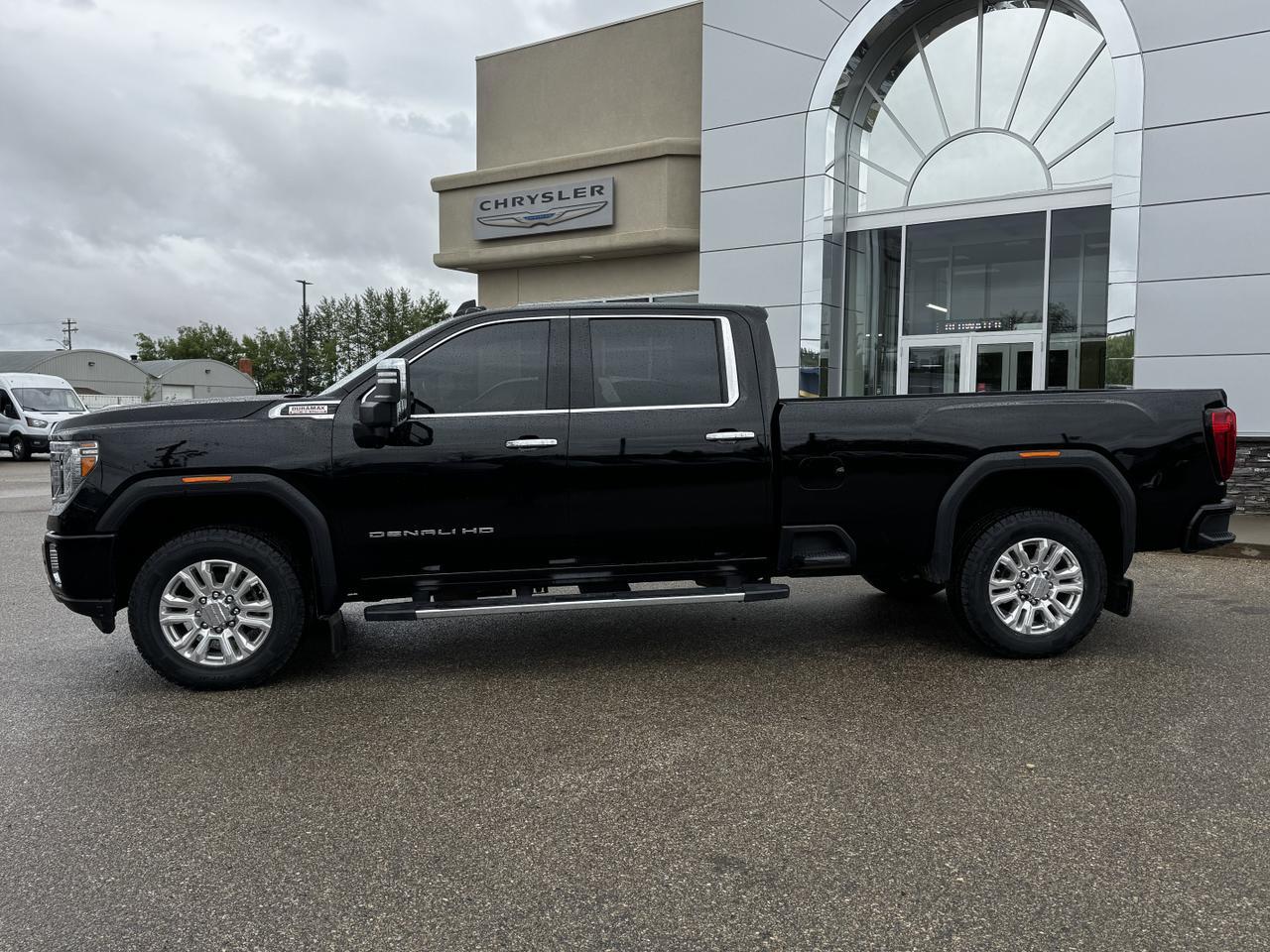 2023 GMC Sierra 3500HD Denali Crew Cab 4WD | Low KMs | Duramax Diesel V8 | Bose Sound | Backup Camera | OnStar Redwater AB