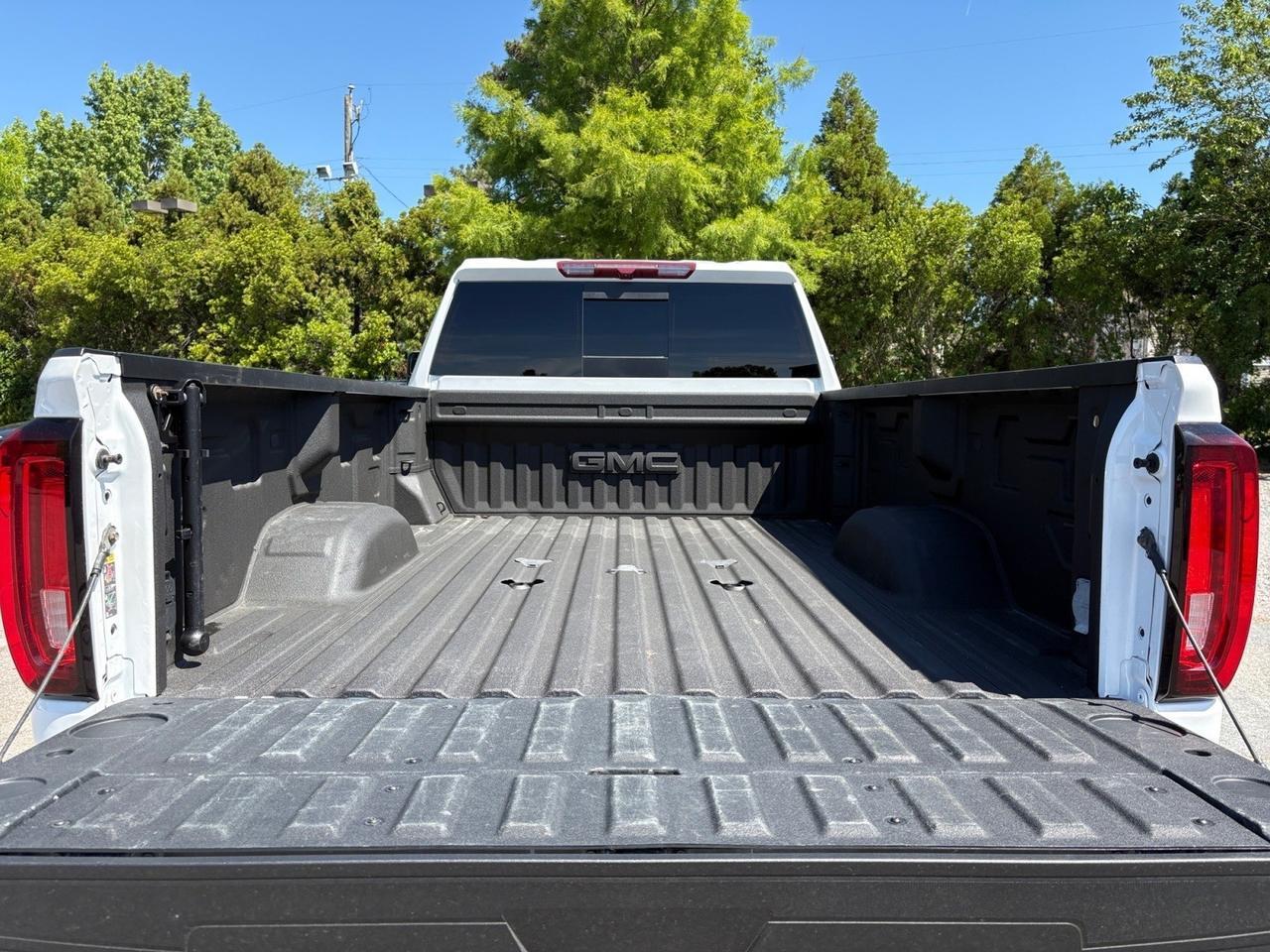2023 GMC Sierra 3500HD SLT, RUNNING BOARDS, MULTIPRO TAILGATE, LANE CHANGE ALERT, BLIND SPOT MONITORING, 5TH WHEEL/GOOSENECK TOW PACKAGE, 360 BACKUP CAMERA, HEATED STEERING WHEEL & SEATS, APPLE CARPLAY/ANDROID AUTO, CLEAN CARFAX, GO BIG IN THIS GMC! Virginia Beach VA