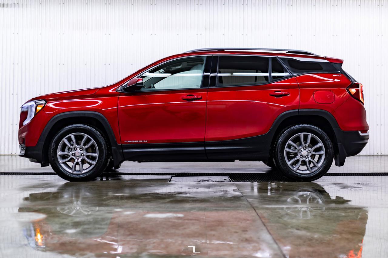 2023 GMC Terrain AWD SLT Leather Roof Nav BCam Red Deer AB
