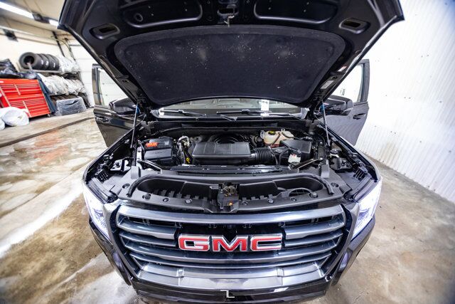 2023 GMC Yukon AWD AT4 Leather Roof Nav BCam Red Deer AB