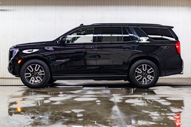 2023 GMC Yukon AWD AT4 Leather Roof Nav BCam Red Deer AB