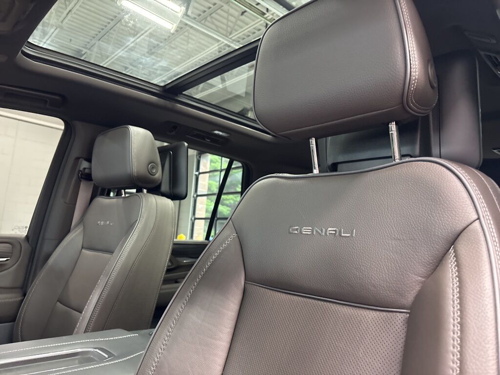 2023 GMC Yukon Denali 4WD 7 Passenger Minocqua WI