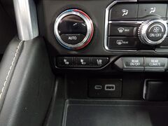 2023 GMC Yukon SLT 4WD 8 Passenger Fond du Lac WI