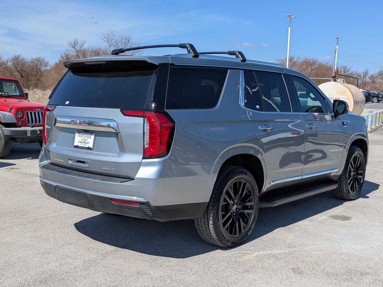 2023 GMC Yukon SLT
