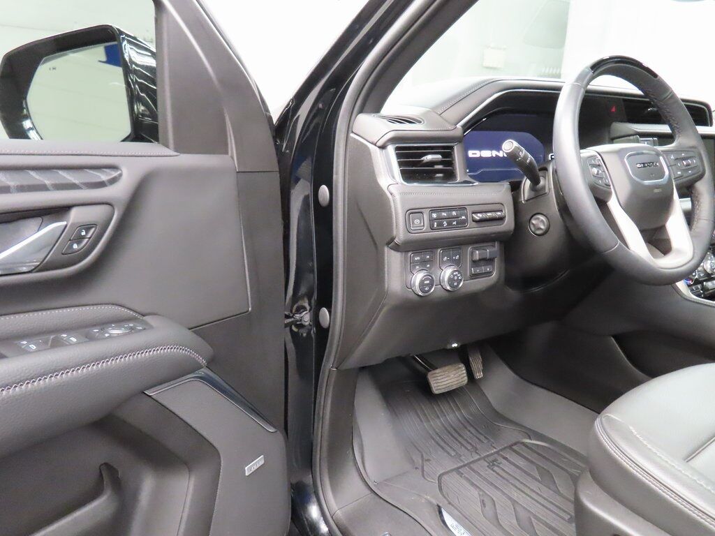 2023 GMC Yukon XL Denali 4WD 7 Passenger Fond du Lac WI