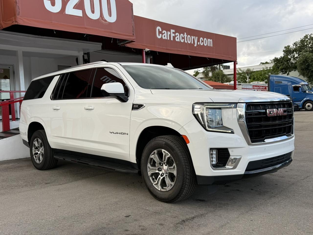 2023 GMC Yukon XL SLE Hollywood FL