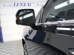 2023 GMC Yukon XL SLT 4WD 7 Passenger Fond du Lac WI