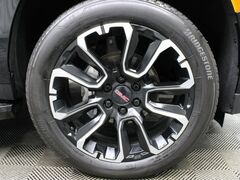 2023 GMC Yukon XL SLT 4WD 7 Passenger Fond du Lac WI