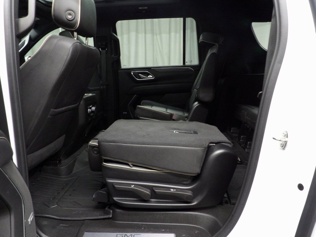 2023 GMC Yukon XL SLT 4WD 7 Passenger Fond du Lac WI