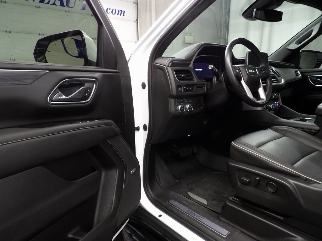 2023 GMC Yukon XL SLT 4WD 7 Passenger Fond du Lac WI