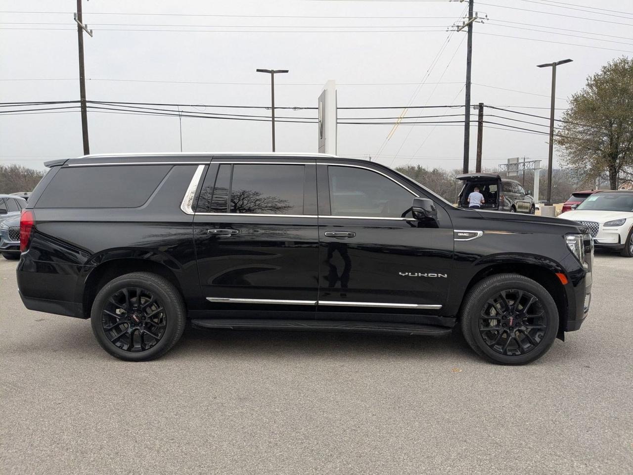 2023 GMC Yukon XL SLT