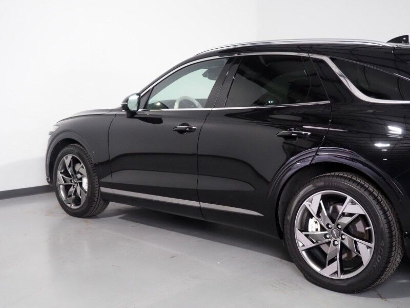 2023 Genesis Electrified GV70 Advanced AWD *PRESTIGE PKG, HEADS-UP DISPLAY, NAVIGATION, ADAPTIVE CRUISE, SAFETY ALERTS, 360 CAMERAS, PANO MOONROOF, NAPPA LEATHER, CLIMATE SEATS, HEATED STEERING, LEXICON AUDIO, WIRELESS CHARGING Round Rock TX