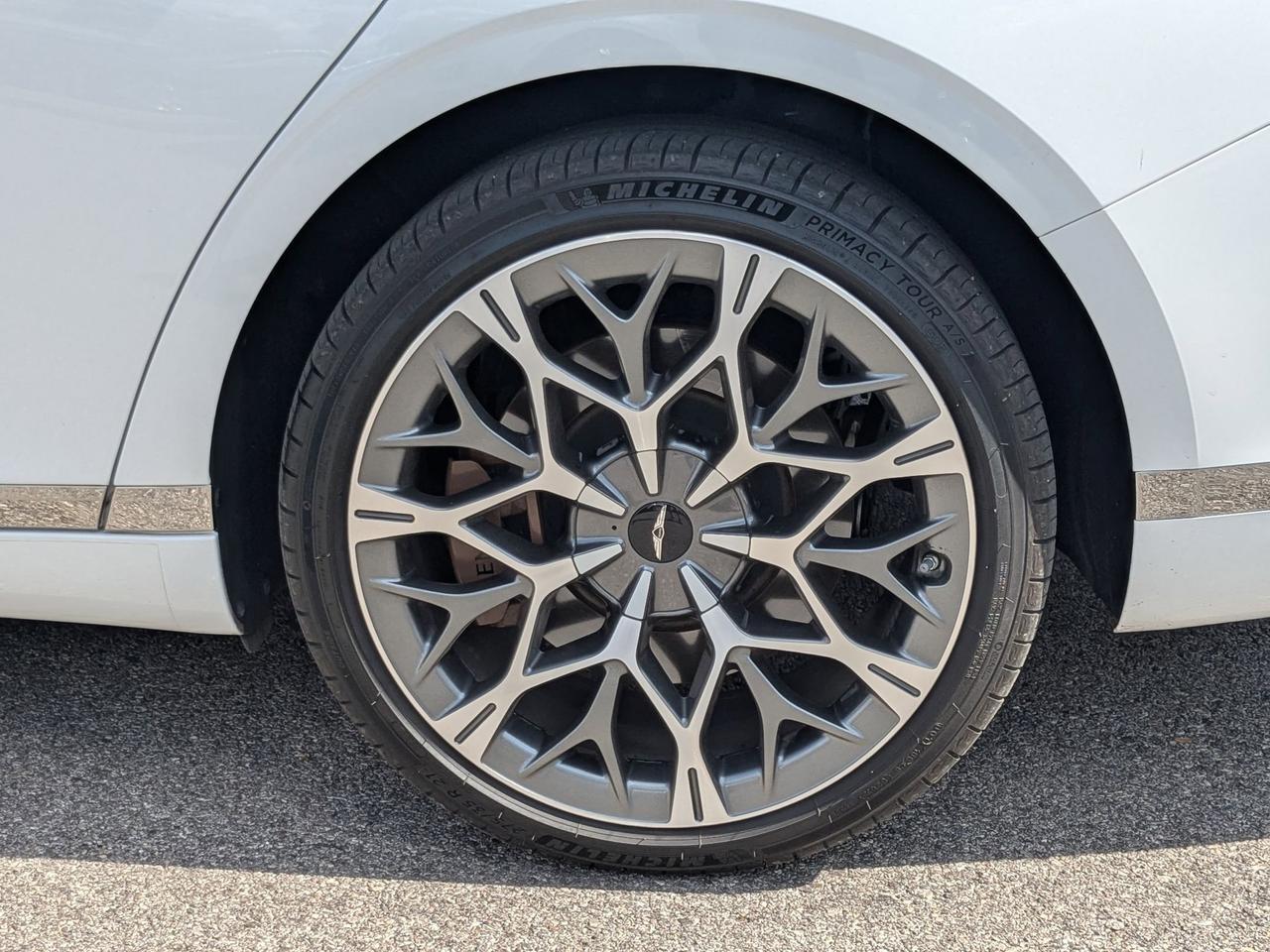 2023 Genesis G90 e-SC