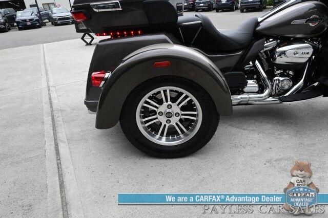 2023 Harley Davidson Tri Glide Ultra / 114 CI Engine / 6-Speed Manual / Navigation / Boom! Box GTS Speakers / Bluetooth / Keyless Start / Cruise Control / 42 MPG / Only 2K Miles Anchorage AK