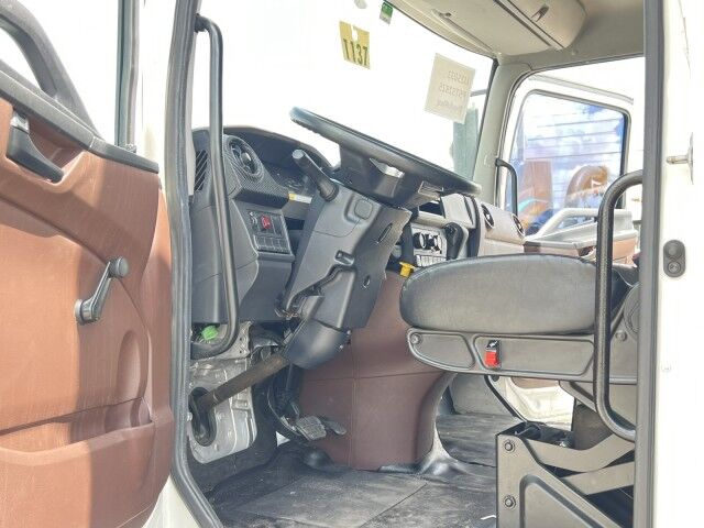 2023 Hino L6 26' Dry Box Truck with 2,500 lb Lift Gate Miami FL