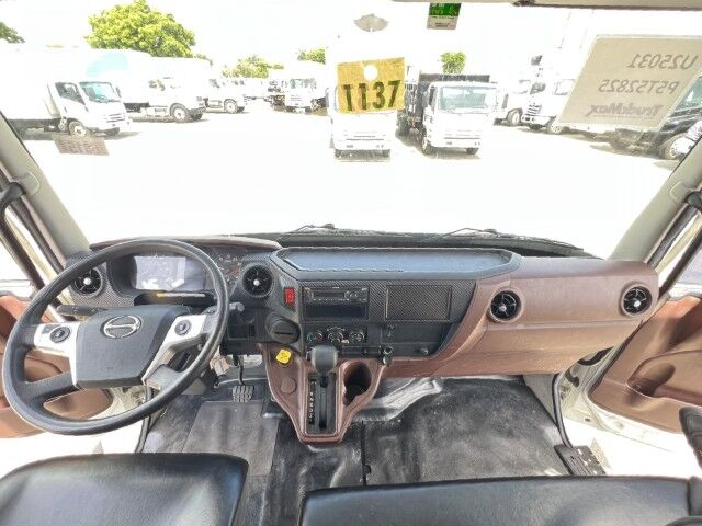 2023 Hino L6 26&apos; Dry Box Truck with 2,500 lb Lift Gate Miami FL