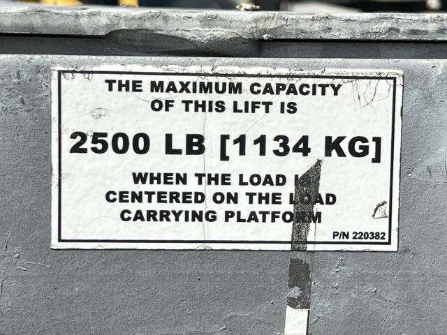 2023 Hino L6 26' Dry Box Truck with 2,500 lb Lift Gate Miami FL