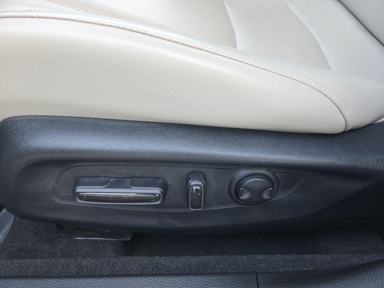 2023 Honda Accord Hybrid EX-L West Burlington IA