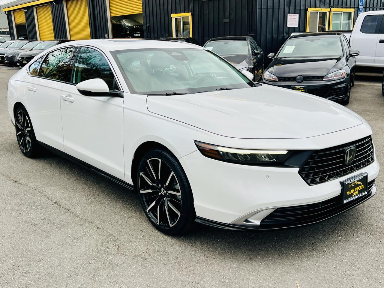 2023 Honda Accord Hybrid Touring photo 3