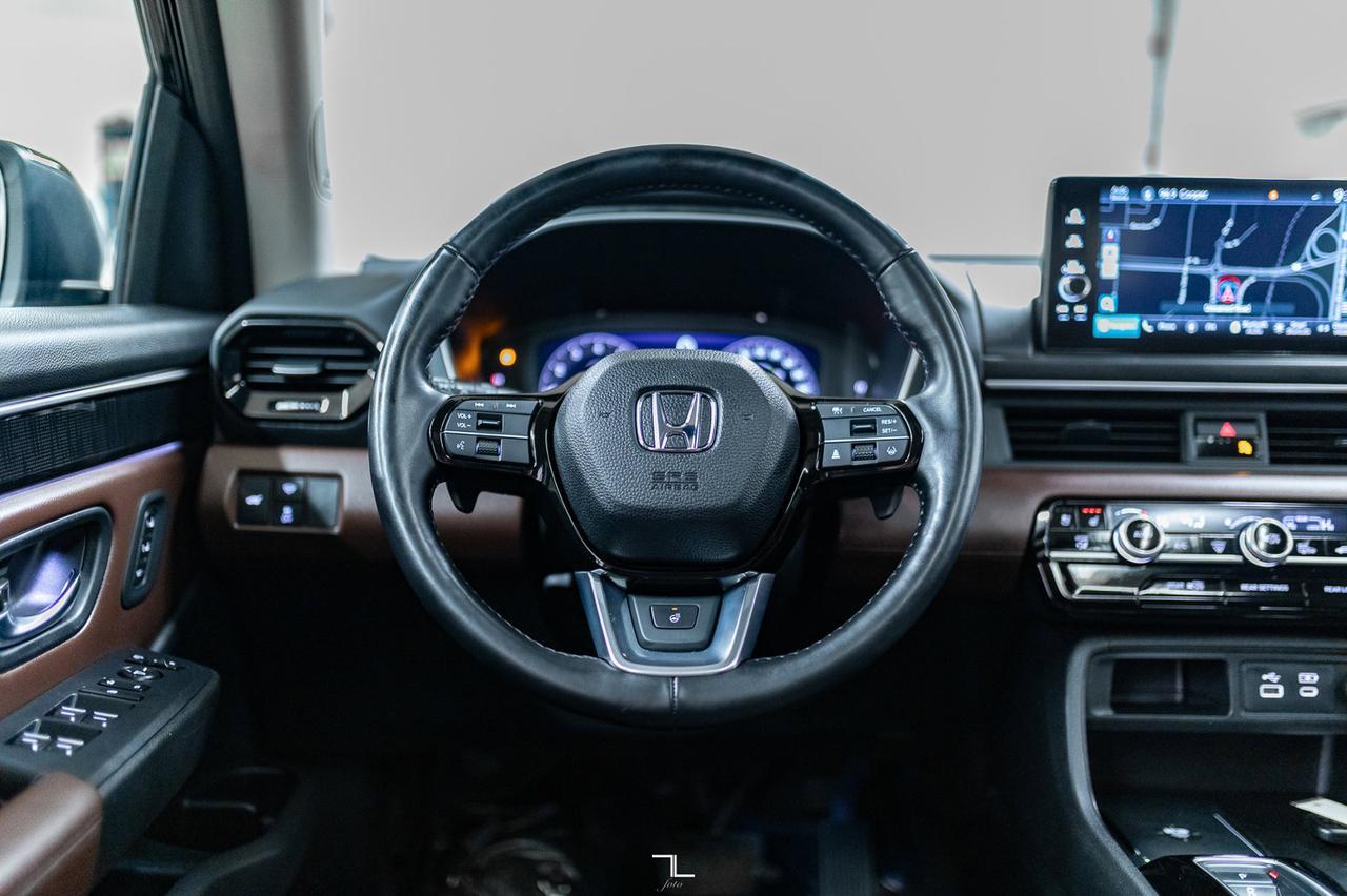 2023 Honda Pilot AWD Touring Leather Roof Nav BCam Red Deer AB