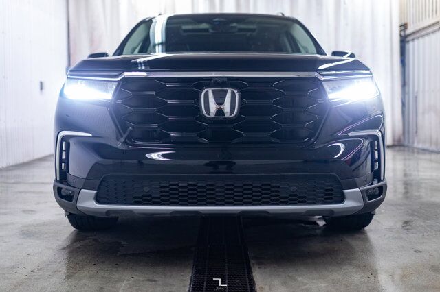 2023 Honda Pilot AWD Touring Leather Roof Nav BCam Red Deer AB