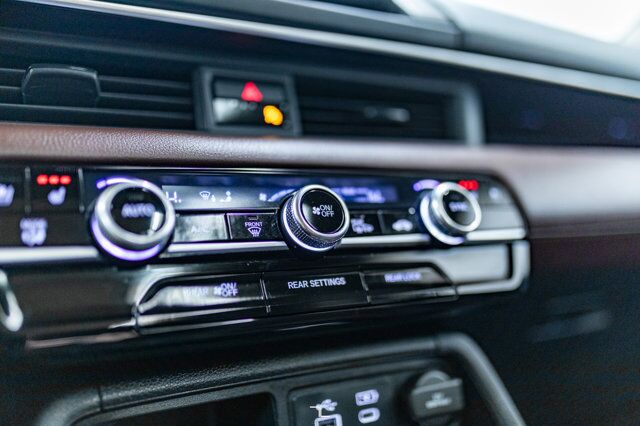 2023 Honda Pilot AWD Touring Leather Roof Nav BCam Red Deer AB