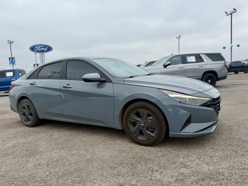 2023 Hyundai Elantra Essential Del Rio TX