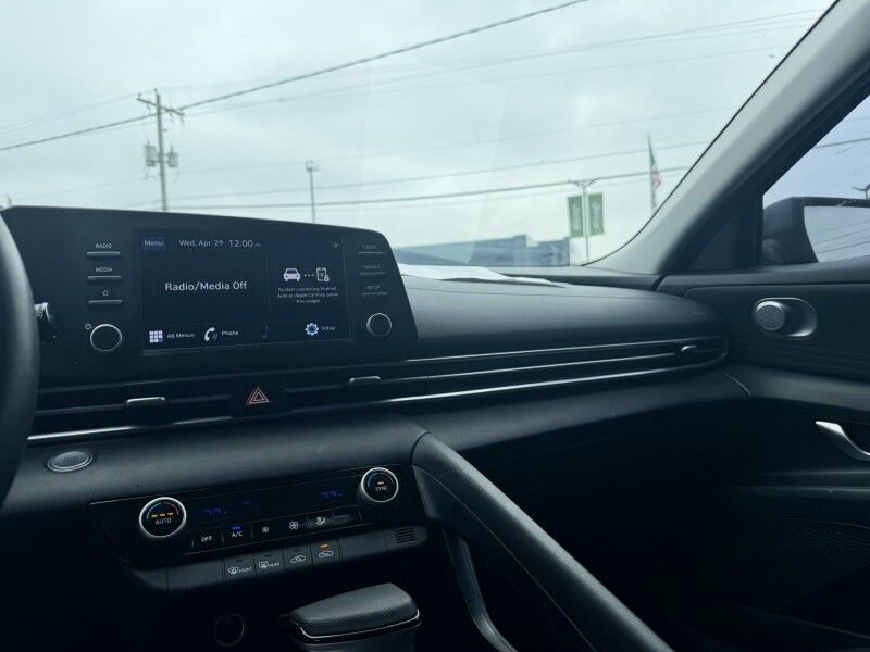 2023 Hyundai Elantra Essential Del Rio TX