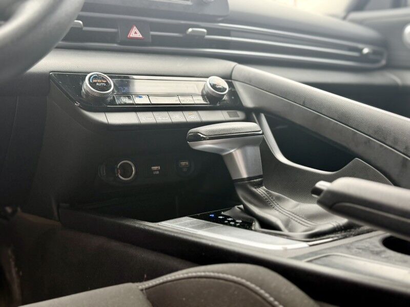 2023 Hyundai Elantra Essential Del Rio TX