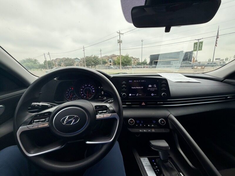 2023 Hyundai Elantra Essential Del Rio TX