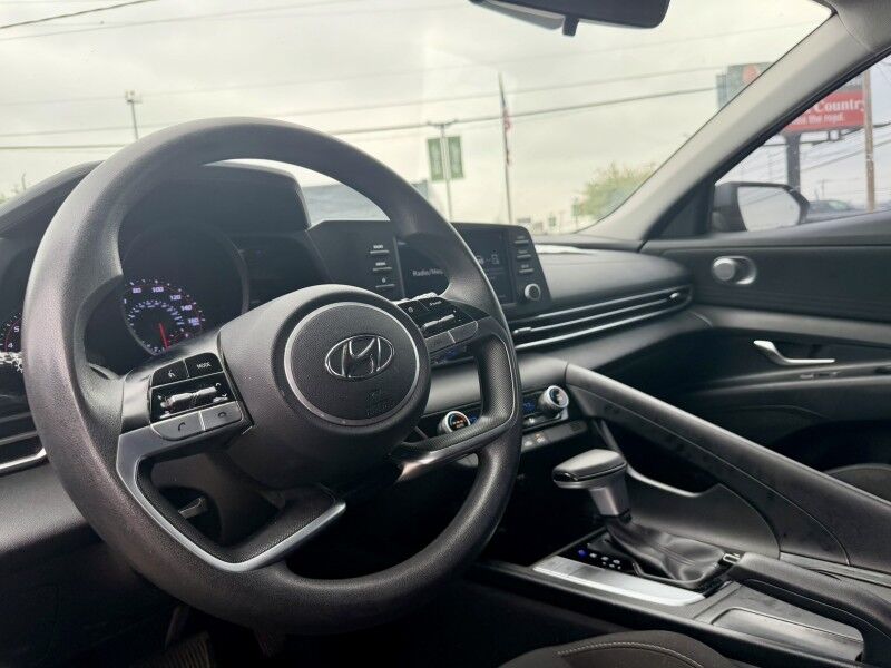 2023 Hyundai Elantra Essential Del Rio TX
