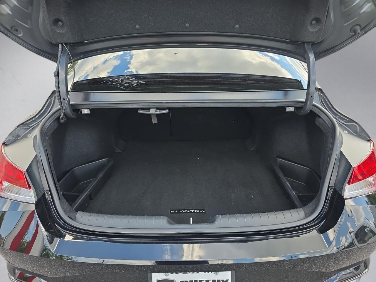 2023 Hyundai Elantra Limited Glen Burnie MD