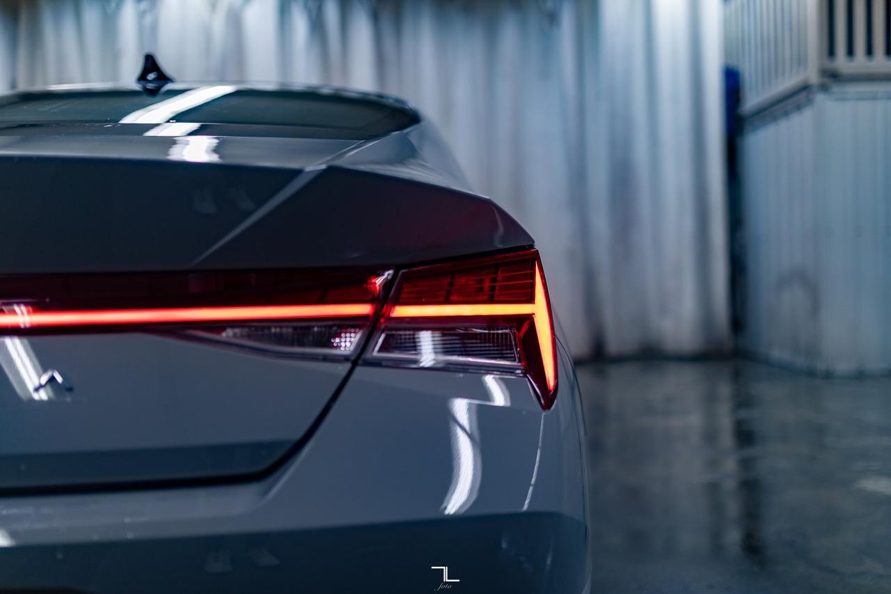 2023 Hyundai Elantra Luxury Leather Roof Nav BCam Red Deer AB