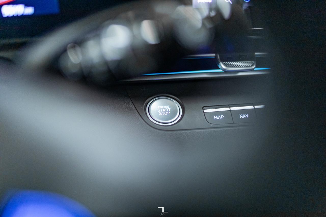 2023 Hyundai Elantra Luxury Leather Roof Nav BCam Red Deer AB